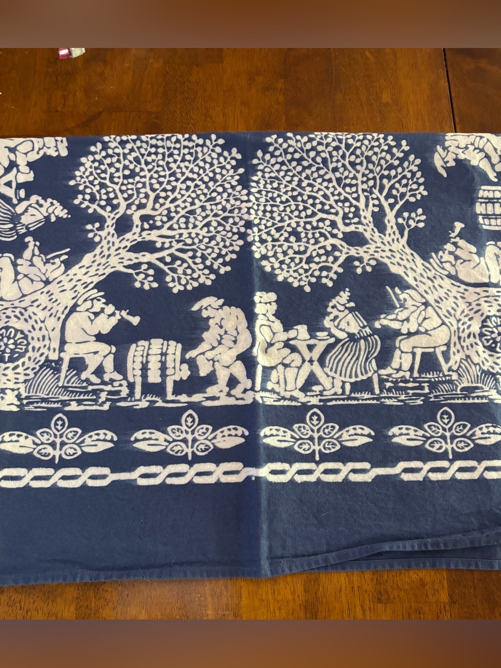 Vintage Folk Art Pattern “Bauerntanz” Table Cloth 30”x31”